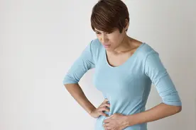 小腹胀痛须警惕 女性小腹胀痛的8大原因图片