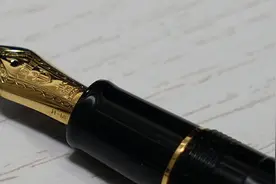 晒晒手上的几支钢笔图片