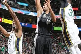 NBA：伦纳德29分 邓肯14+11 马刺轻取爵士图片