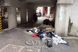 流浪汉寄居梅江桥下影响市容盼妥善安置图片