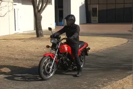 当年中国多少摩托车都想模仿它！1982年的本田FT400大单缸视频封面