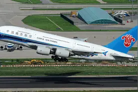 实拍空客A380 波音747 777 787等客机在北京首都机场起降视频封面