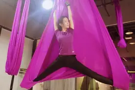 刘亦菲练空中瑜伽劈一字马表情淡定 自嘲“已经尽力”视频封面