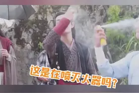 #肖战 #王一博 片场喷防晒宛如在操作灭火器😂放弃手部防晒的小赞太可爱了吧视频封面