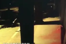 琼海一居民楼多次被人半夜泼油漆，警方已介入调查。视频封面
