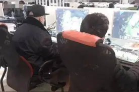 父子网吧齐上阵双排包下不坑爹图片