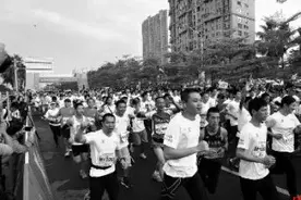厦门马拉松赛跑者猝死图片