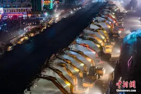 江西200台挖掘机同拆立交桥现场图片