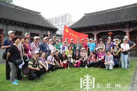 传承开国将帅精神 弘扬红色文化-132位开国将帅的子女及家属258人集体参观东北民主联军指挥部旧址图片