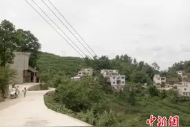 贵州一村民自掏200万 为家乡修路致富图片