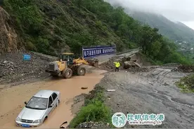 云南昭巧和丽宁公路继续塌方图片