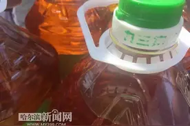 「提醒」转基因散装豆油冒充“九三非转基因”每箱便宜八九块｜市场九块五一斤上货，谎称“里道斯”上淘宝卖了近万单图片