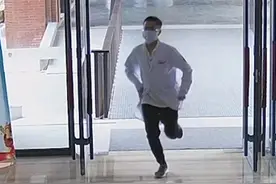 山东一病人突发心衰，急诊医护人员火速抢救。你撩起白大褂飞奔的样子很帅！视频封面