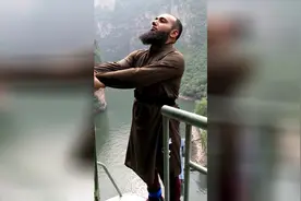 巴基斯坦的友人，来中国跳蹦极，有点小紧张视频封面