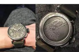 豪哥看了表展，说了几句话。图片