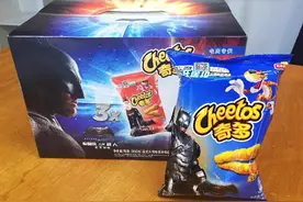 蝙蝠侠大战超人！竟然是因为一包薯片图片