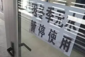 “到对面上且～”天津俩公厕对着忽悠人，这是要把人憋死吗？图片