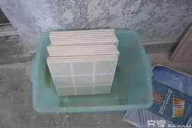 瓷砖泡水的大误区 泡水后不能退换悔死业主图片