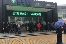 太火爆！上海德比一触即发一票难求 黄牛暴走求球票(图)图片