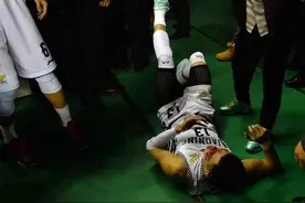 CBA史上最黑暗一季：郭少险毁职业生涯，场上黑脚场下群殴图片