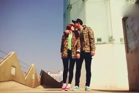 屌爆的韩国情侣舞，哈哈，单身汪还是别看了图片