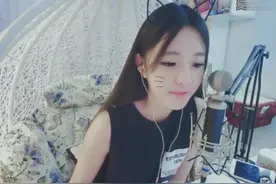 美女小小呵直播，详细分析YY年度争夺赛的动向，分析的特别到位视频封面