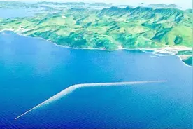 老外打造世界上最大的海洋垃圾净化系统网，海洋清洁视频封面