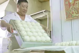日售1500个！负债大爷改良百年小吃，不偷工减料大爷大妈6点就排队买视频封面