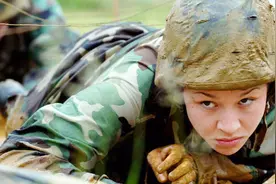 女兵被喷辣椒水后会怎么样？