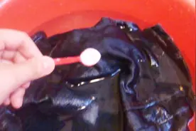 洗牛仔裤掉色？只要加上这两样东西，每次洗完跟新的一样视频封面