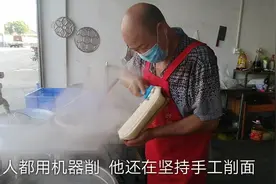 湖北襄阳：实拍刀削面最正宗的做法，看他削面的速度 就知道好吃视频封面