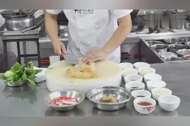 原创｜天津餐厅总厨教你做黄玉海参，油菜，蟹足棒，黄玉海参，看了超想吃！视频封面