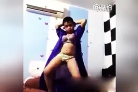 小伙舞姿挑逗你的神经 你能给她打几分？图片