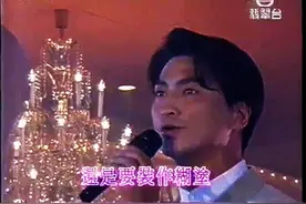 看过何家劲唱《新鸳鸯蝴蝶梦》没？好有大侠风范！图片
