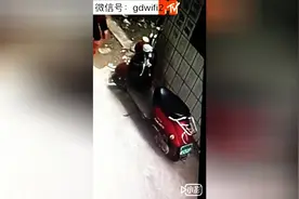 大白天的偷电动车，U型锁不靠谱，监控看小偷如何快速偷电动车图片