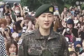 Super Junior成员李赫宰，以七人组回归