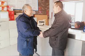 好心人援手搭救八旬妇图片