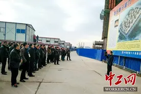 3000人观摩团走进中铁十六局一公司富民路安置区项目图片