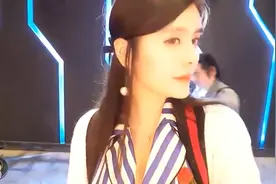 七哥张琪格和粉丝合影，不愧是模特出生气质相当出众视频封面