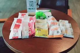 美居吃货：六大主流品牌香辣鸡翅测评！视频封面