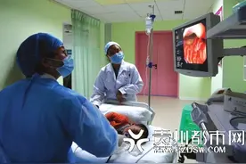 小孩误吞硬币，医生“看着”取出图片