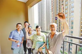 重庆市大渡口区两千多户居民将领新家钥匙图片