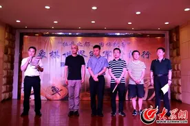 菏泽上演象棋车轮战 两大棋王1对17精彩“厮杀”图片