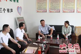 汝州市领导姚军柱到大峪镇田窑村调研指导扶贫脱困工作图片