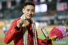 亚洲田径锦标赛：丁邦超夺得男子撑杆跳冠军图片