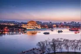 这是攻略书上没有的西安玩法：追海豚、看演出、夜露营……图片