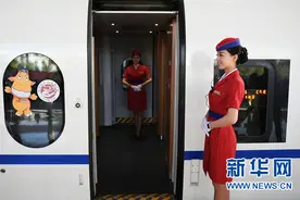 高铁列车飞驰古丝路——宝兰高铁开通首日见闻图片