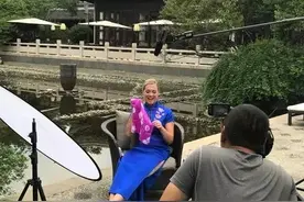 杭州首次！美国女主播身穿旗袍实时直播杭州旅游，连线海外！图片