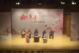 青年曲艺演员张丽上演个人专场 四川清音说唱《重庆有几绝​》图片