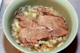 在西安吃羊肉泡为啥要自己掰馍 看完这个就知道图片